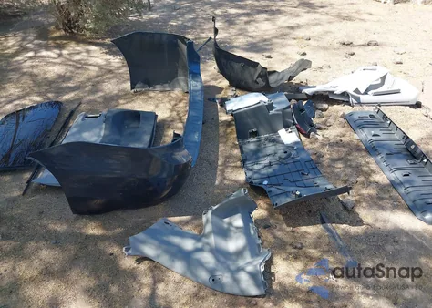 2015 Toyota Sienna Le 8 Passenger z USA, uszkodzony, nr VIN 5TDKK3DC5FS595278